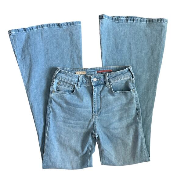 Anthropologie Pilcro Tulip Mid-Rise Flare Light Wash Stretchy Jeans Size 26 - Picture 10 of 11